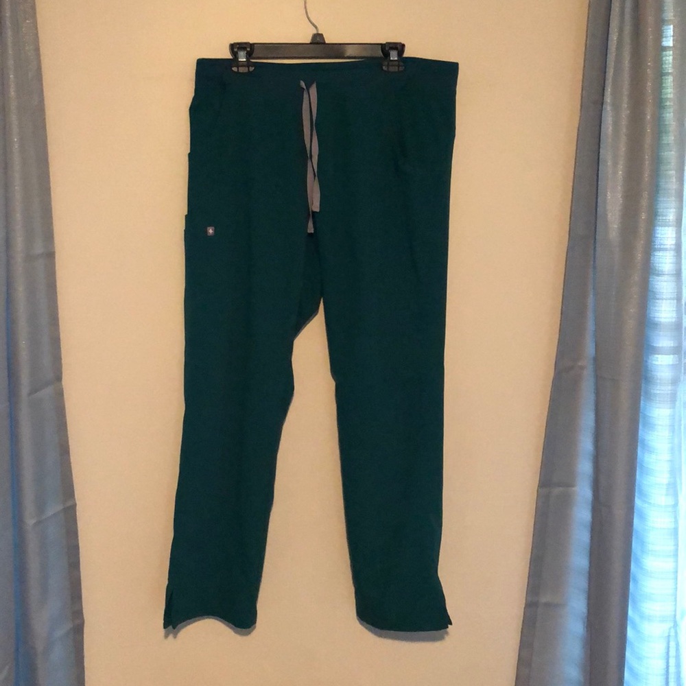 Women’s figs scrub pants
